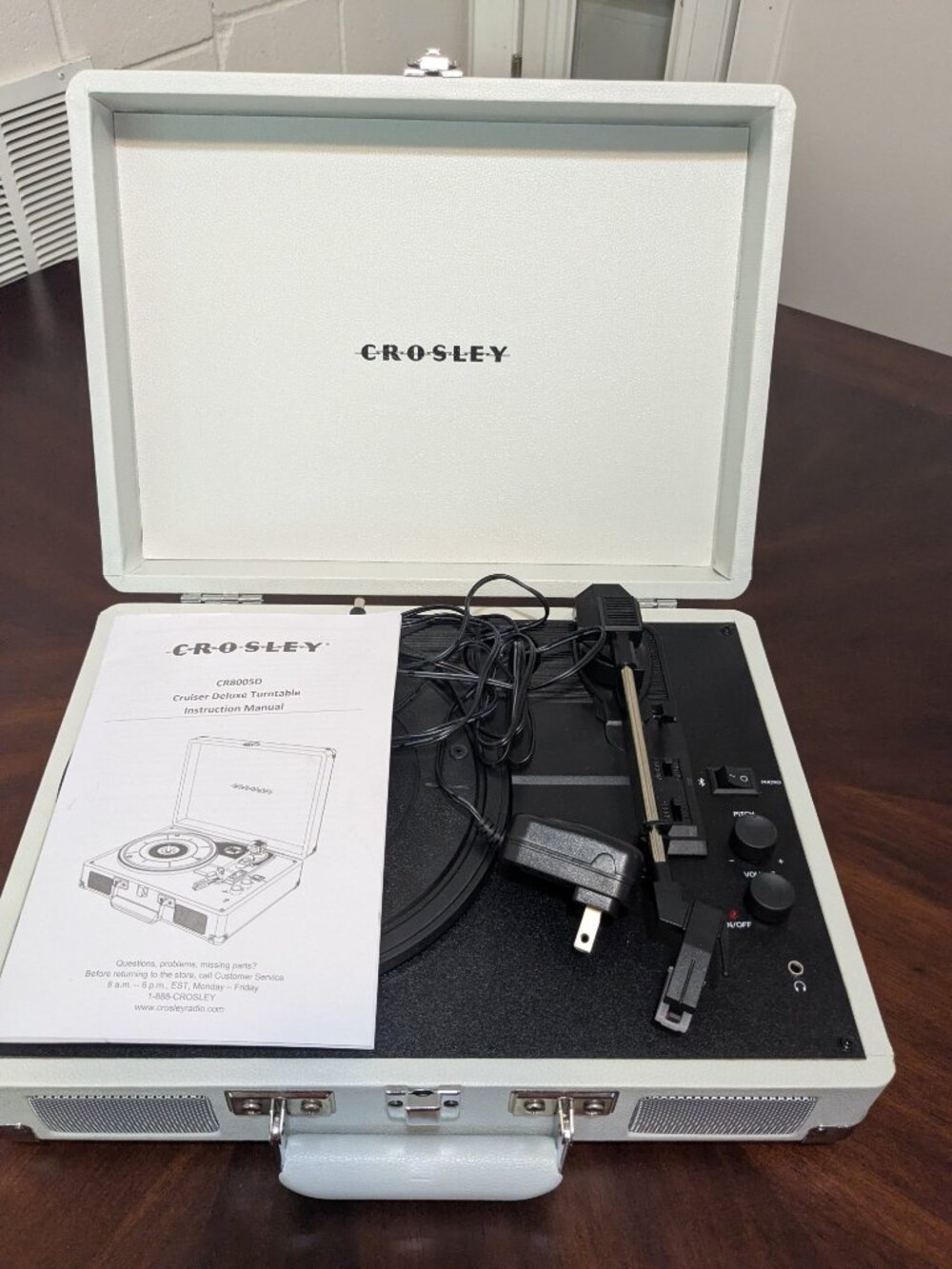 Crosley CR8005D Cruiser Deluxe Turntable White Briefcase Compact Open Box New